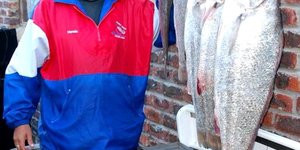 Johan de Kock met sy wenvis 1 ste plek  